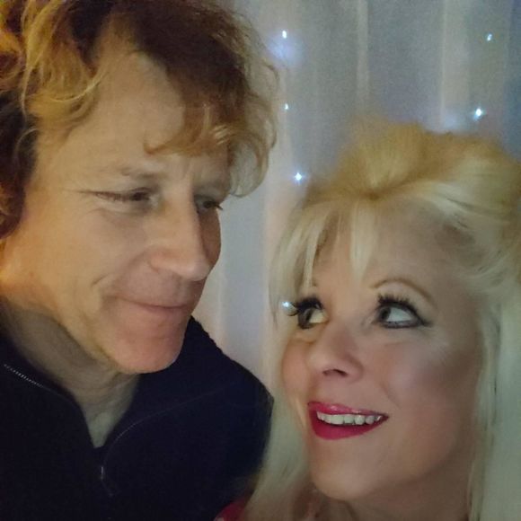 Hello - Picture 1 of 2